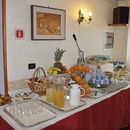 Sud Ovest فندق سيستريير